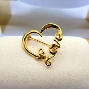 Love Heart Brooch In Goldtone • Retro Piece • Classic Pin • New Condition